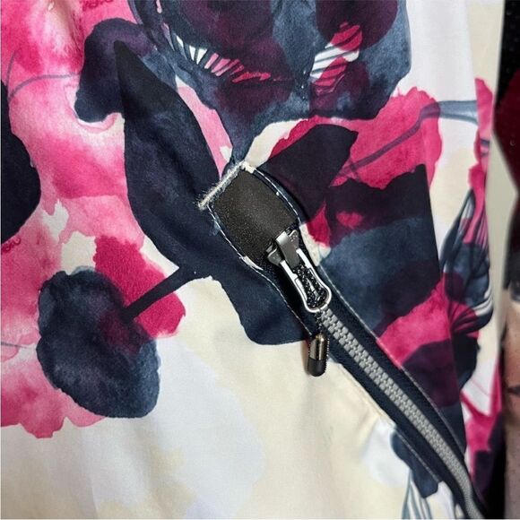 Lululemon Athletica Miss Misty wind Jacket - Picture 5 of 7